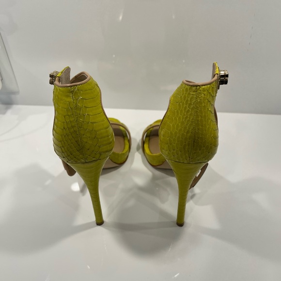 BCBG heels - Picture 4 of 5